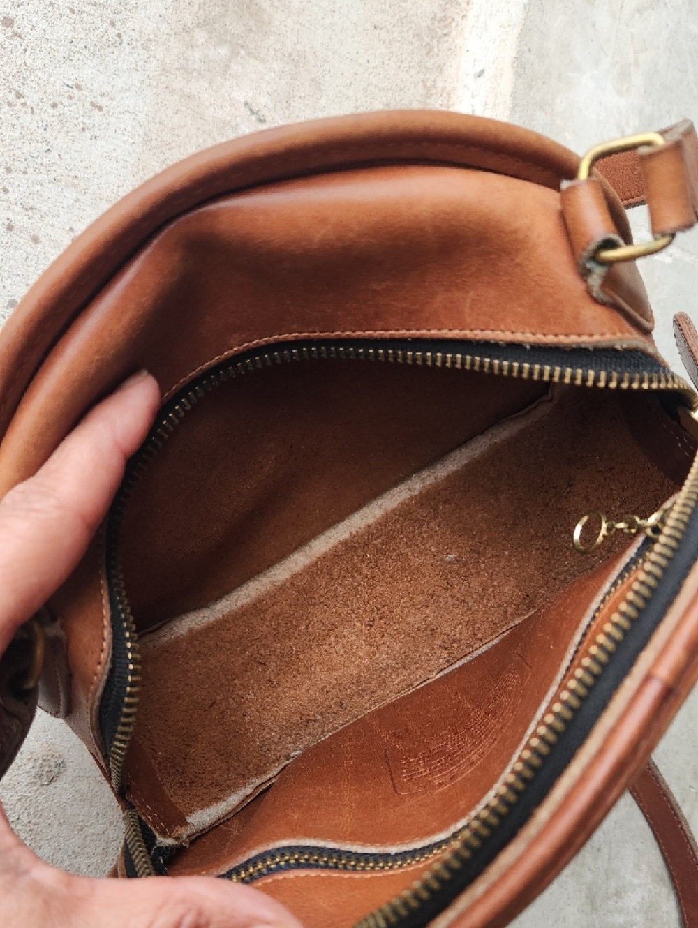 Coach Vintage Canteen Leather Tan Round Crossbody Bag - Picture 12 of 16